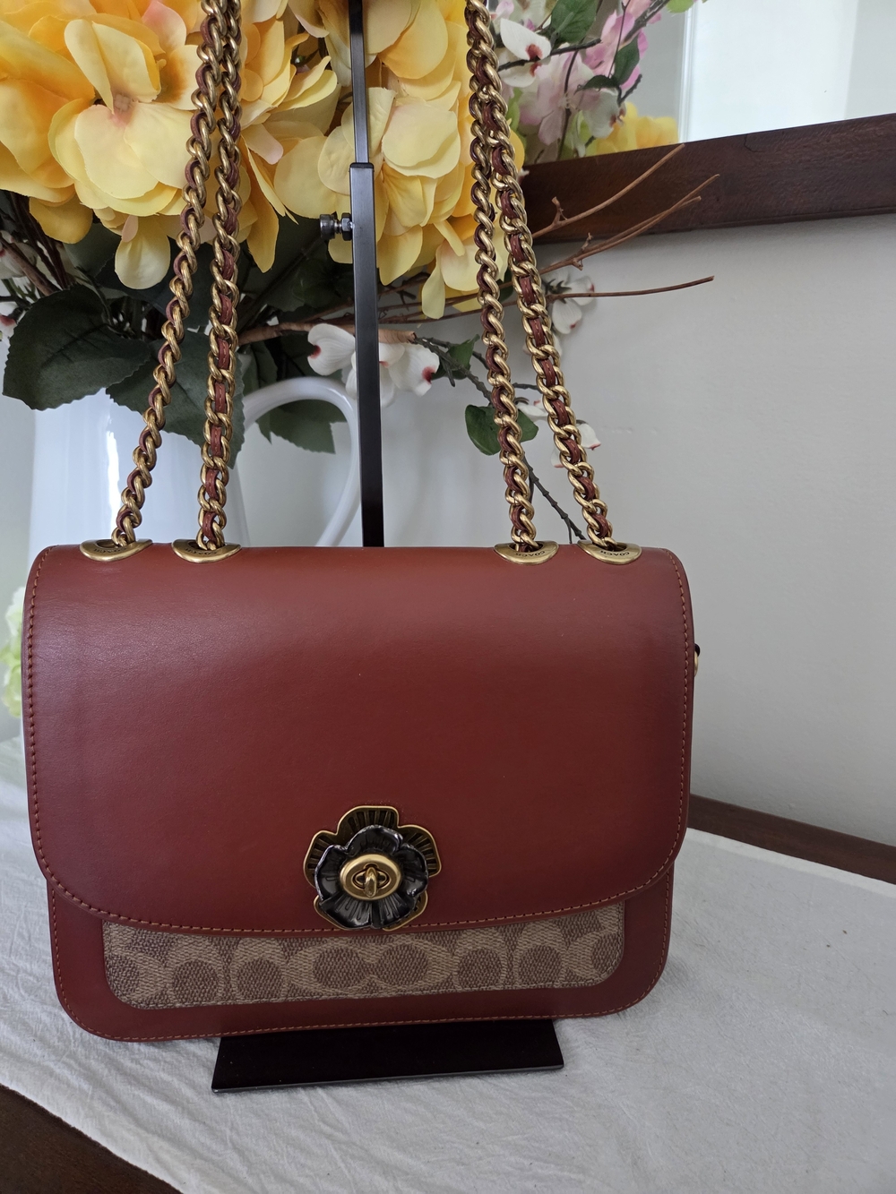 Coach Madison Shoulder Bag With Tea Rose Turnlock